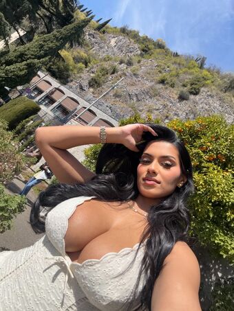 Abida Nahé Úniky OnlyFans Fotka 45