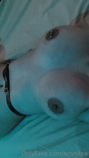 Aconite Nahé Úniky OnlyFans Fotka 31