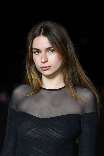 Adele Castillon Nahé Úniky OnlyFans Fotka 10