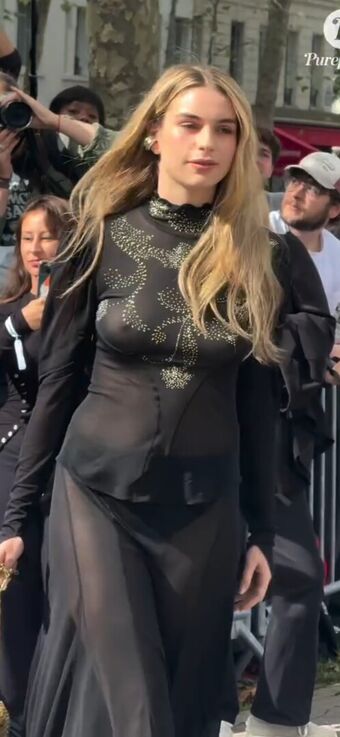 Adele Castillon Nahé Úniky OnlyFans Fotka 23
