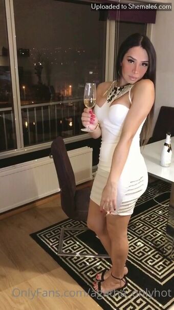 Agatha Onlyhot Nahé Úniky OnlyFans Fotka 5