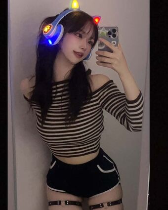 AHRI Nahé Úniky OnlyFans Fotka 4