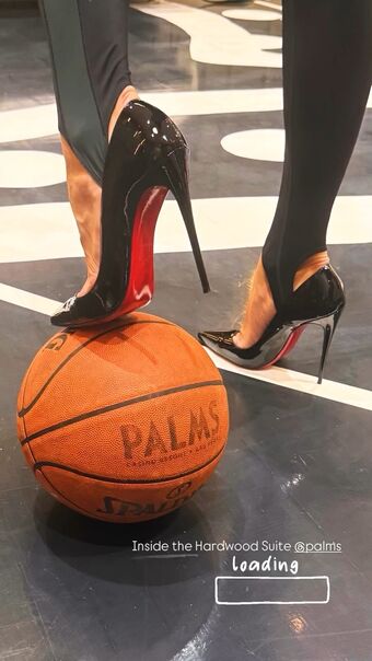 Allie Clifton Nahé Úniky OnlyFans Fotka 8