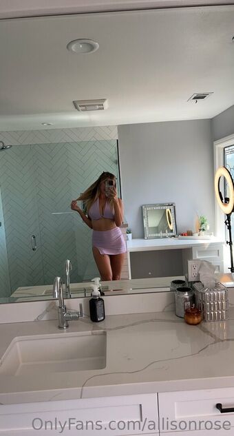 Allisonrose Nahé Úniky OnlyFans Fotka 31