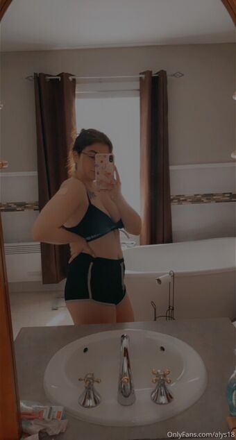 alys18 Nahé Úniky OnlyFans Fotka 8