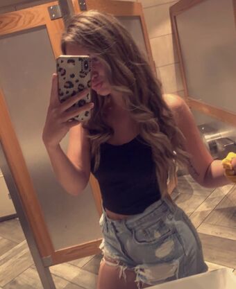Alysa Abner Nahé Úniky OnlyFans Fotka 2