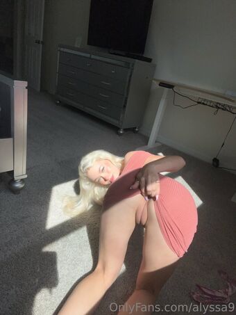 Alyssa Devyn Nahé Úniky OnlyFans Fotka 225