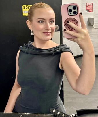 Amelia Dimoldenberg