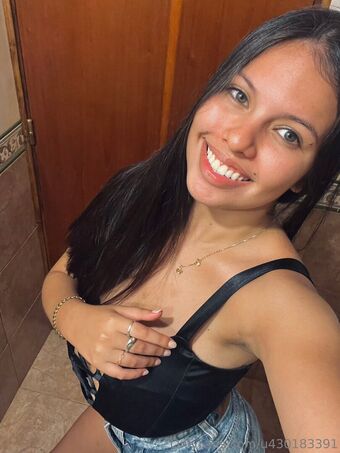 andreapolice Nahé Úniky OnlyFans Fotka 18