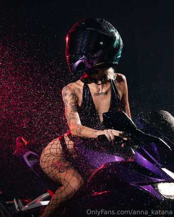 anna_katana