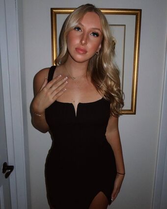 Anna Schmid Nahé Úniky OnlyFans Fotka 4