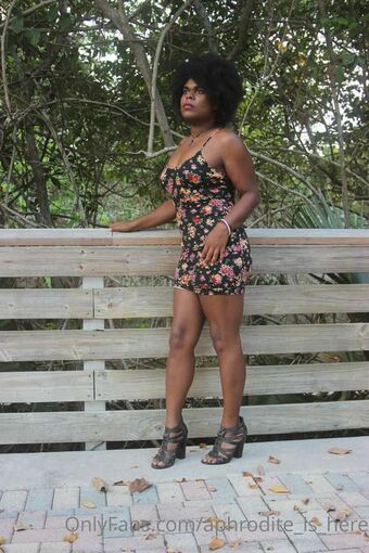 Aphrodite Nahé Úniky OnlyFans Fotka 21