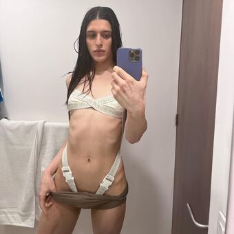 arca1000000 Nahé Úniky OnlyFans Fotka 18