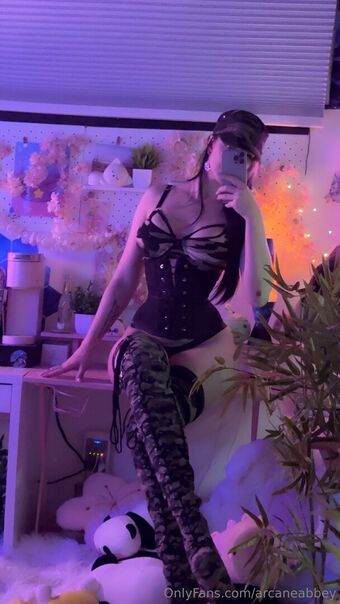 arcaneabbey Nahé Úniky OnlyFans Fotka 23