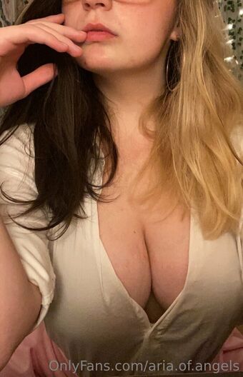 ariamath Nahé Úniky OnlyFans Fotka 11