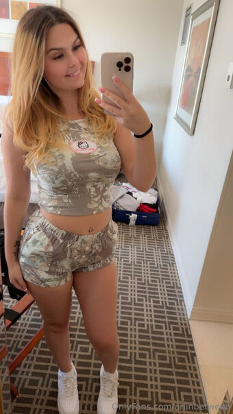 ariinbetween Nahé Úniky OnlyFans Fotka 49
