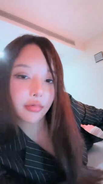 唐泽雪 Arion 龙婆 Nahé Úniky OnlyFans Fotka 14
