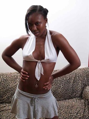 Asmara Nahé Úniky OnlyFans Fotka 15