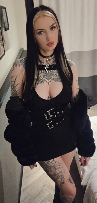 Badmoon Nahé Úniky OnlyFans Fotka 20