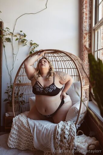 bbwtaylorr Nahé Úniky OnlyFans Fotka 3