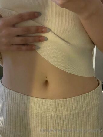 bellymodel2 Nahé Úniky OnlyFans Fotka 13