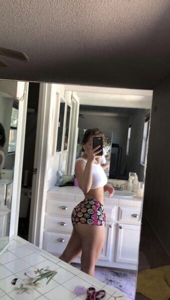 bigbootibella Nahé Úniky OnlyFans Fotka 1