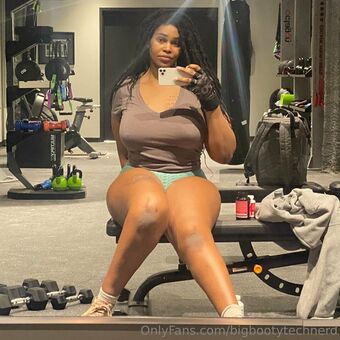 bigbootytechnerd Nahé Úniky OnlyFans Fotka 3