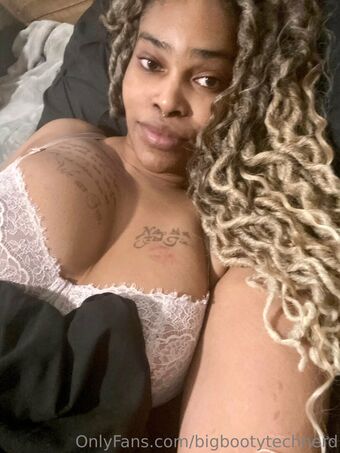 bigbootytechnerd Nahé Úniky OnlyFans Fotka 20