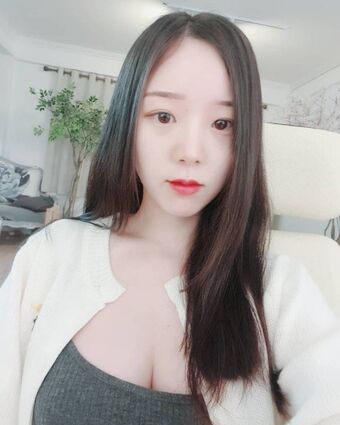 BJ Apple 사과 Nahé Úniky OnlyFans Fotka 14