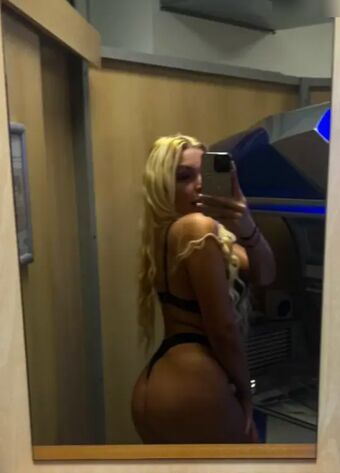 Blondebarbiebitch