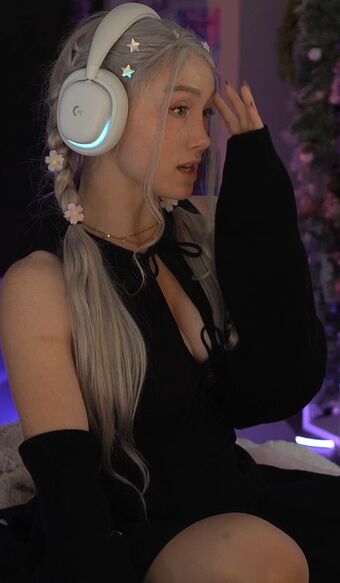 BluTube Nahé Úniky OnlyFans Fotka 187