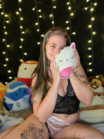 bumblebieve Nahé Úniky OnlyFans Fotka 17