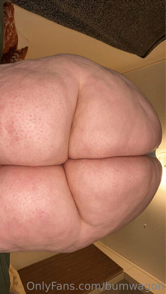 bumwagon Nahé Úniky OnlyFans Fotka 17