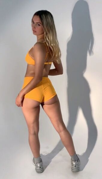 Cande Simoneit Nahé Úniky OnlyFans Fotka 18