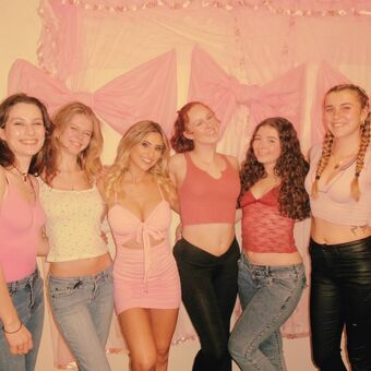 Candied Carly Nahé Úniky OnlyFans Fotka 9