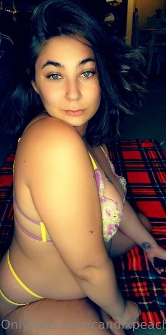 candixpeachfree Nahé Úniky OnlyFans Fotka 15