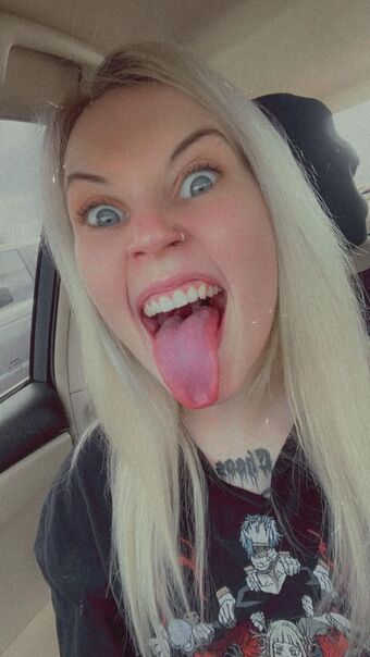 Carrie Cannie / carrie_cannie