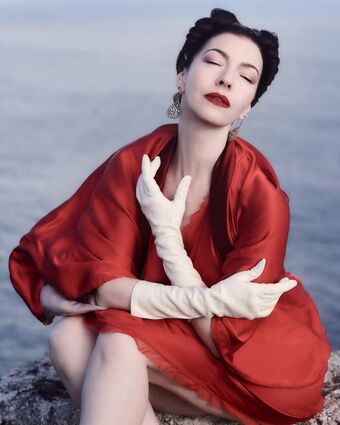 Chrysta Bell