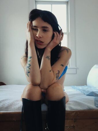 Clairo Nahé Úniky OnlyFans Fotka 145