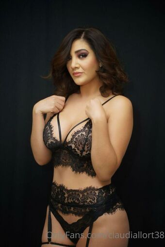 Claudia Llort Nahé Úniky OnlyFans Fotka 5
