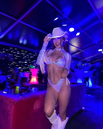 Cortney Gibson / Cortneycgibson