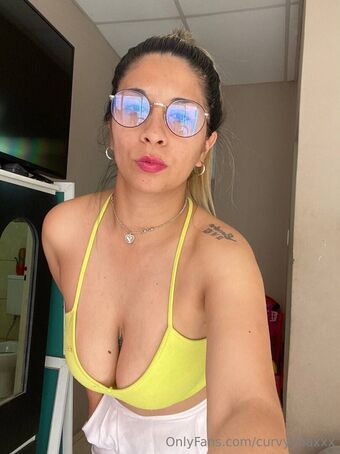 curvyanaxxx
