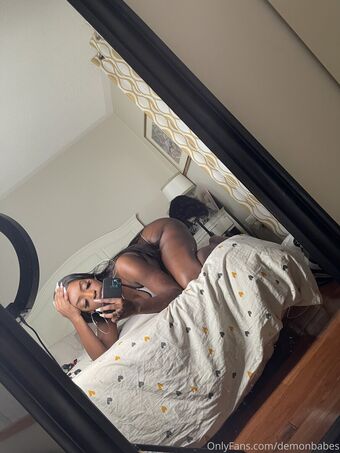 demonbabes Nahé Úniky OnlyFans Fotka 2