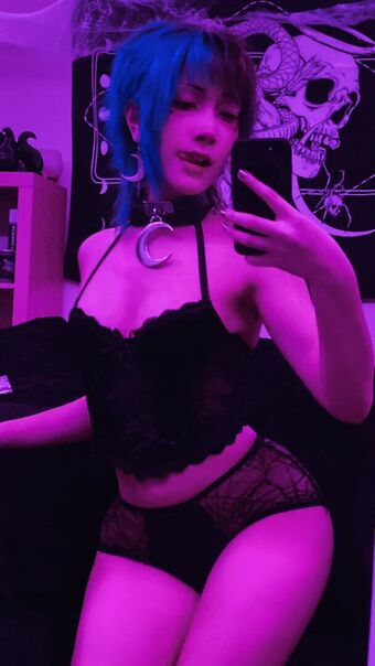 _devil_d0ll Nahé Úniky OnlyFans Fotka 11