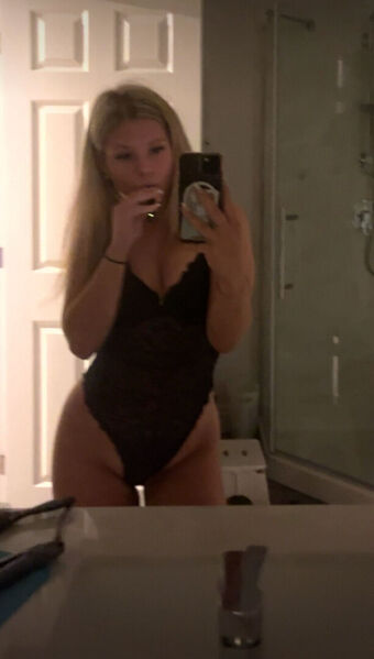 Devine Luna Nahé Úniky OnlyFans Fotka 2