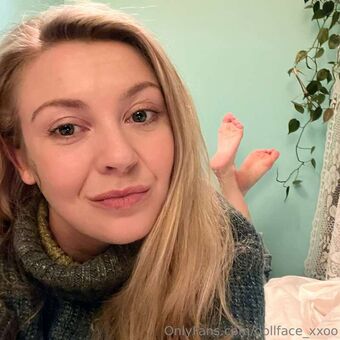 DOLLFACE Nahé Úniky OnlyFans Fotka 11
