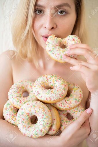 Donuts Nahé Úniky OnlyFans Fotka 1