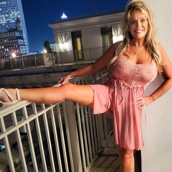 Down With Devina Nahé Úniky OnlyFans Fotka 35