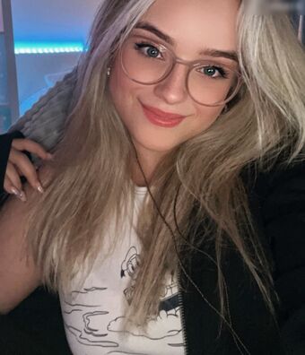 easyemi Nahé Úniky OnlyFans Fotka 1