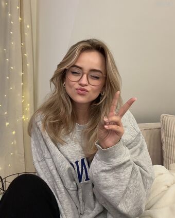 easyemi Nahé Úniky OnlyFans Fotka 3